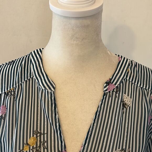 Torrid green white striped floral long sleeve sheer blouse Size 00 - Picture 4 of 10